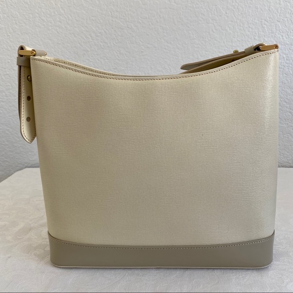 Burberry ivory structured leather hobo bag - Picture 7 of 13